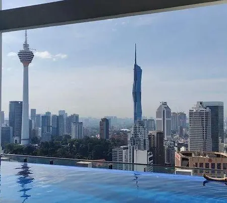 Dreamy Destiny Suites At Klcc Swimming Pool View